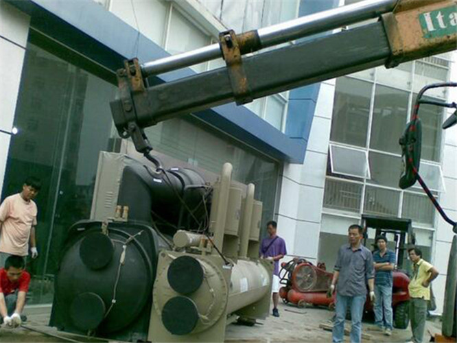 福清市随车吊和汽车吊的核心区别是什么？哪种更省钱？